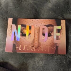 HUDA BEAUTY Nude Palette